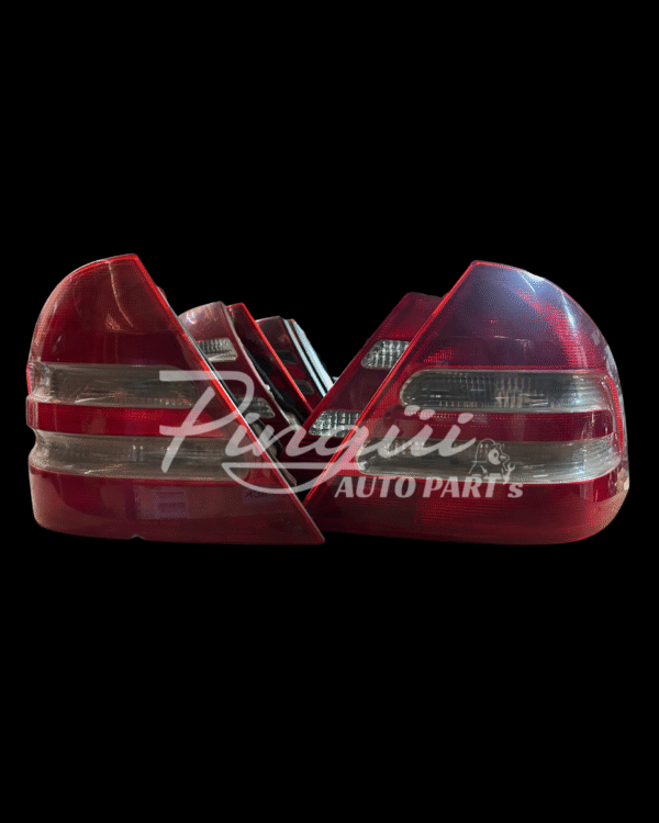 Par de faros traseros W203 del 01 / 07 (usados)